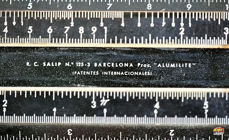 Vista amplida del cuerpo de la Regla de Calculo Salip